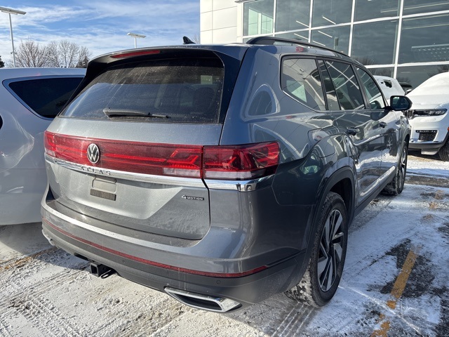 Used 2024 Volkswagen Atlas SE w/Tech with VIN 1V2HR2CA7RC560973 for sale in Shakopee, Minnesota