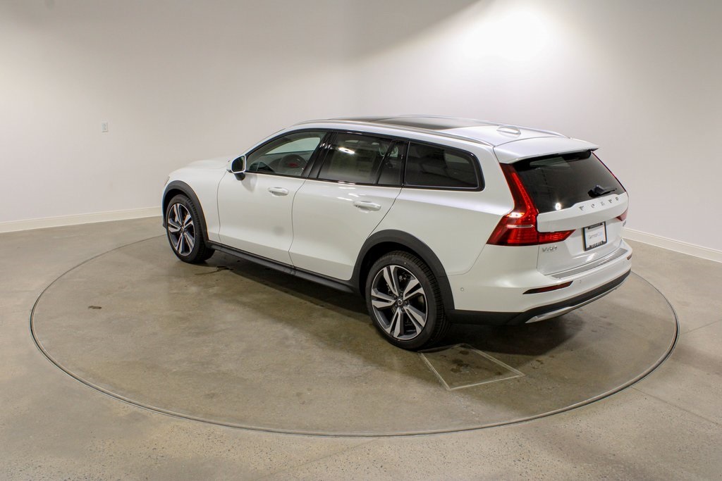 2026 Volvo V60 Plus photo 2