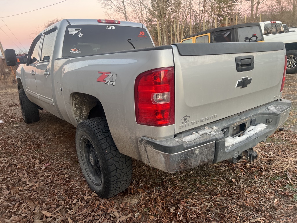 2014 Chevrolet Silverado 2500HD LTZ photo 3