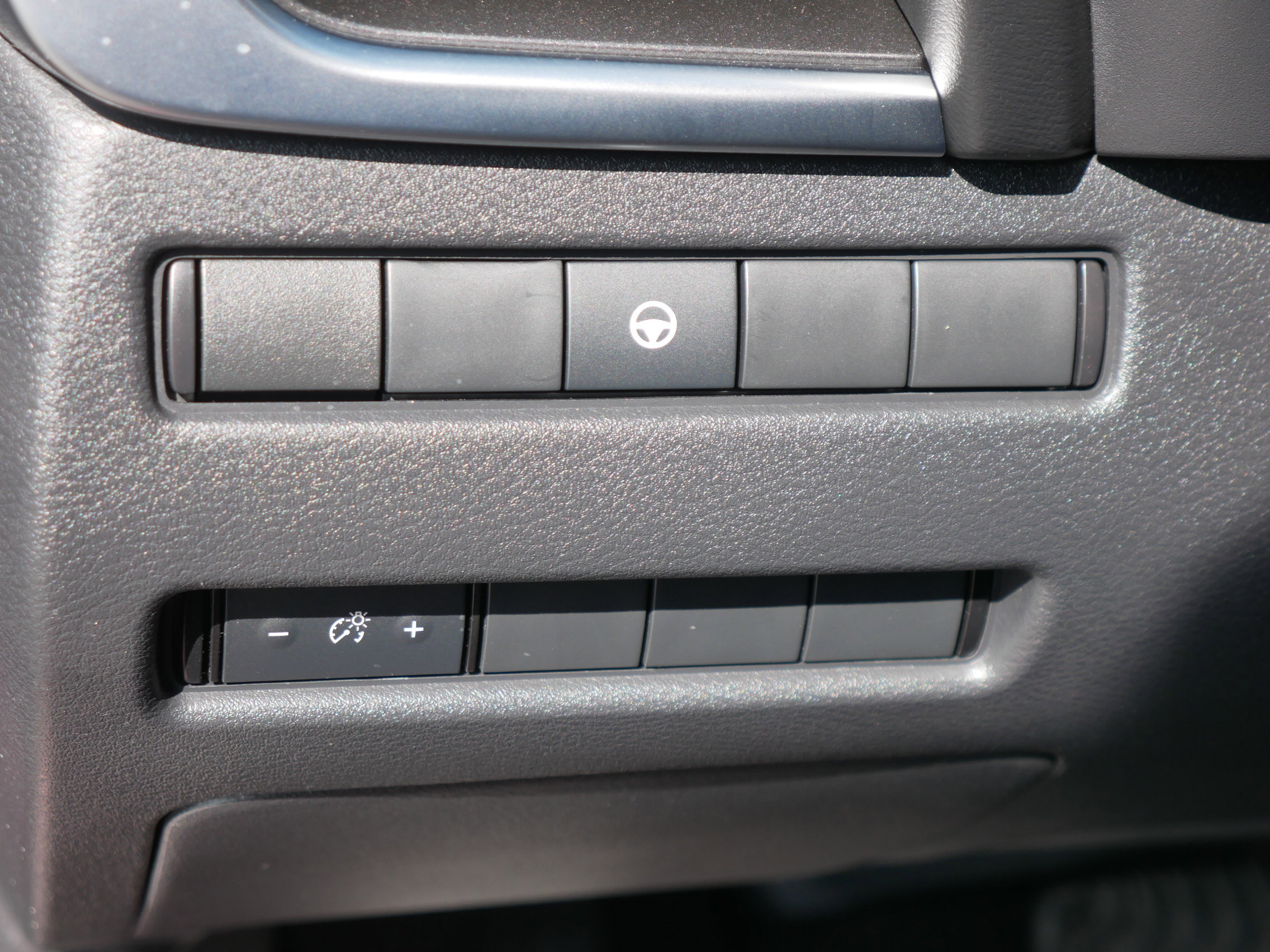 2023 Nissan Rogue SV photo 2