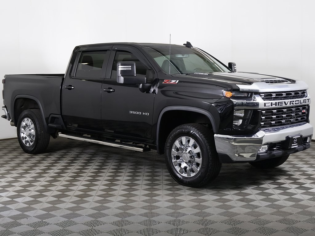 2023 Chevrolet Silverado 3500HD LT photo 2