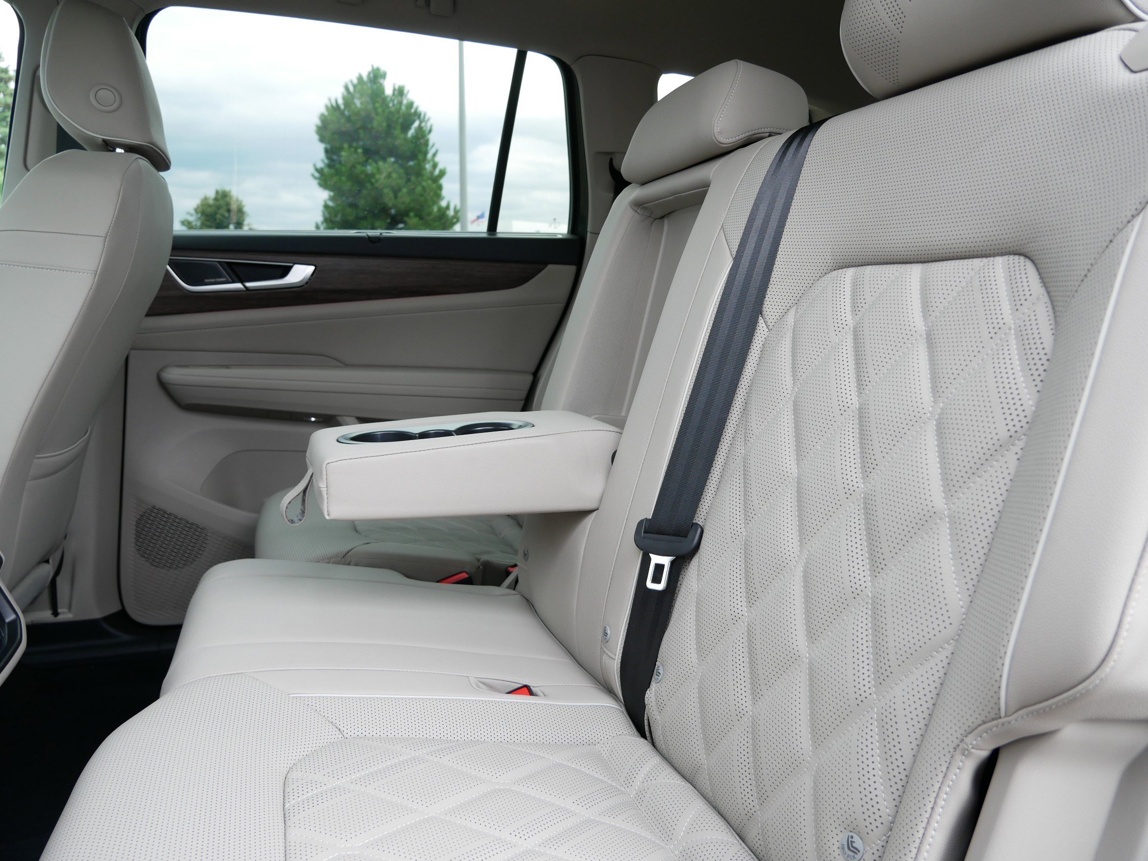 2025 Volkswagen Atlas SEL Premium R-Line photo 4