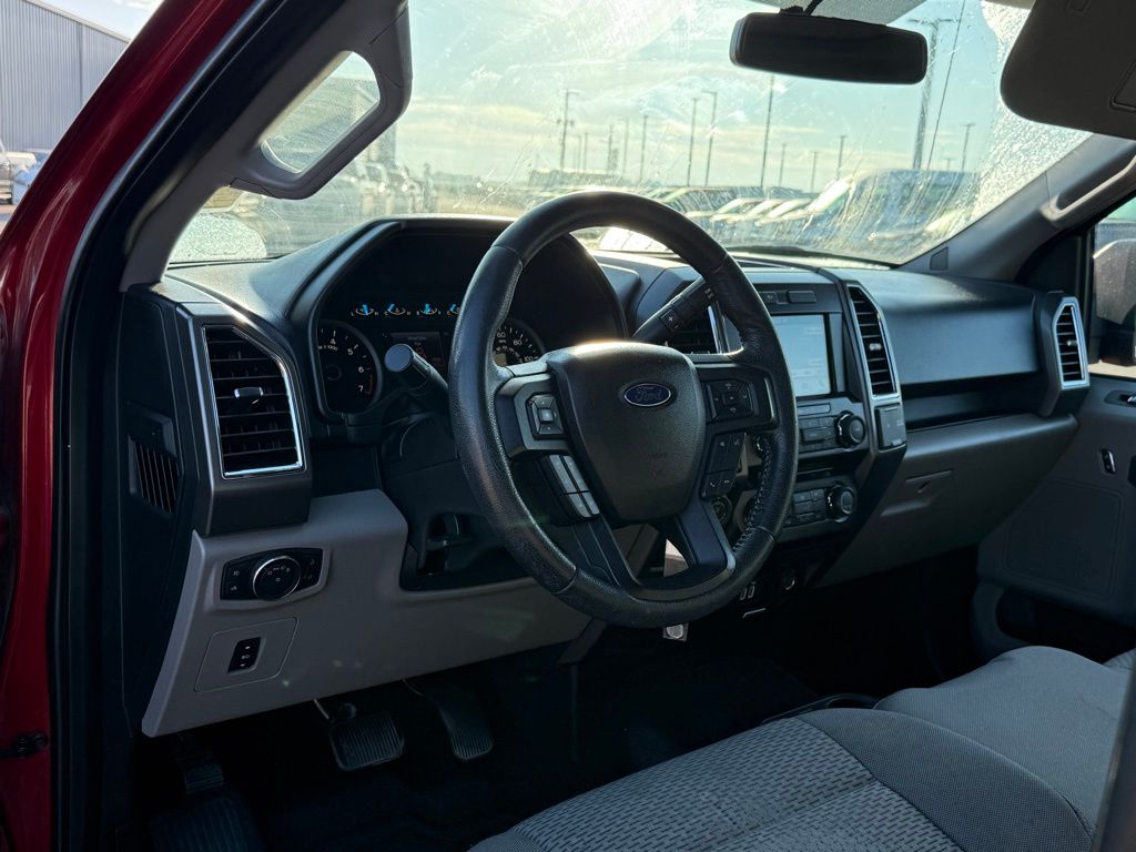 2016 Ford F-150 XLT photo 3