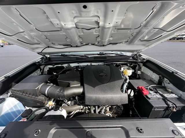 2022 Toyota Tacoma SR5 photo 14