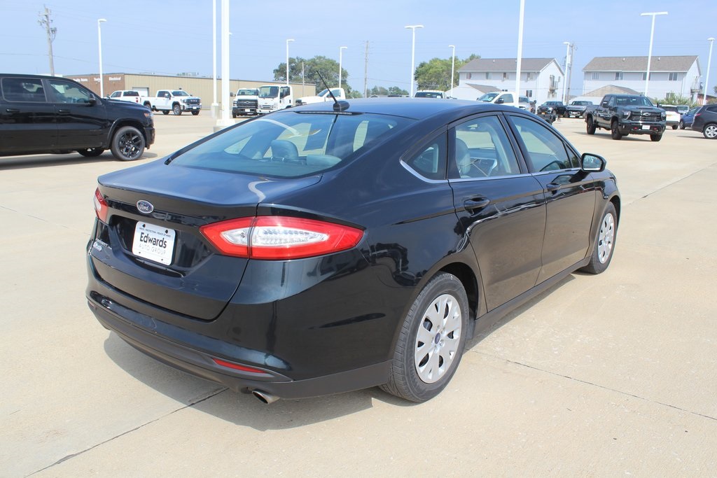 2014 Ford Fusion S photo 3