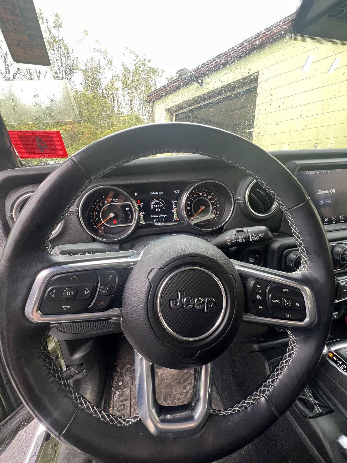 2021 Jeep Wrangler Unlimited Sahara photo 8