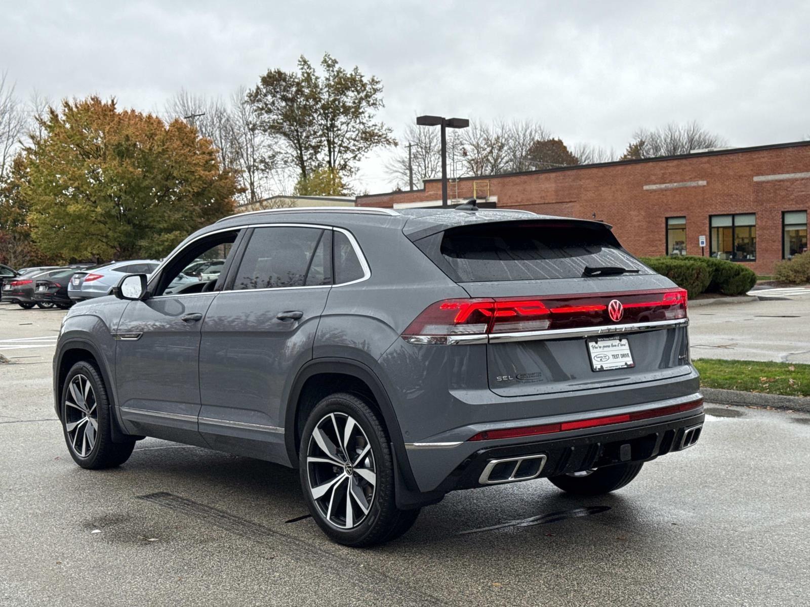 2026 Volkswagen Atlas Cross Sport SEL Premium R-Line photo 4