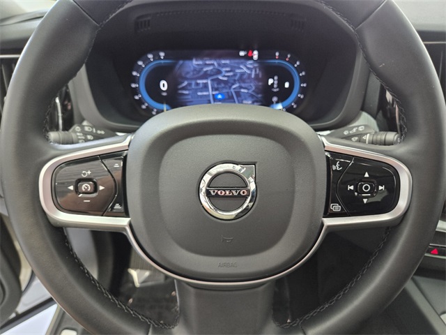 2025 Volvo XC60 B5 Plus photo 31