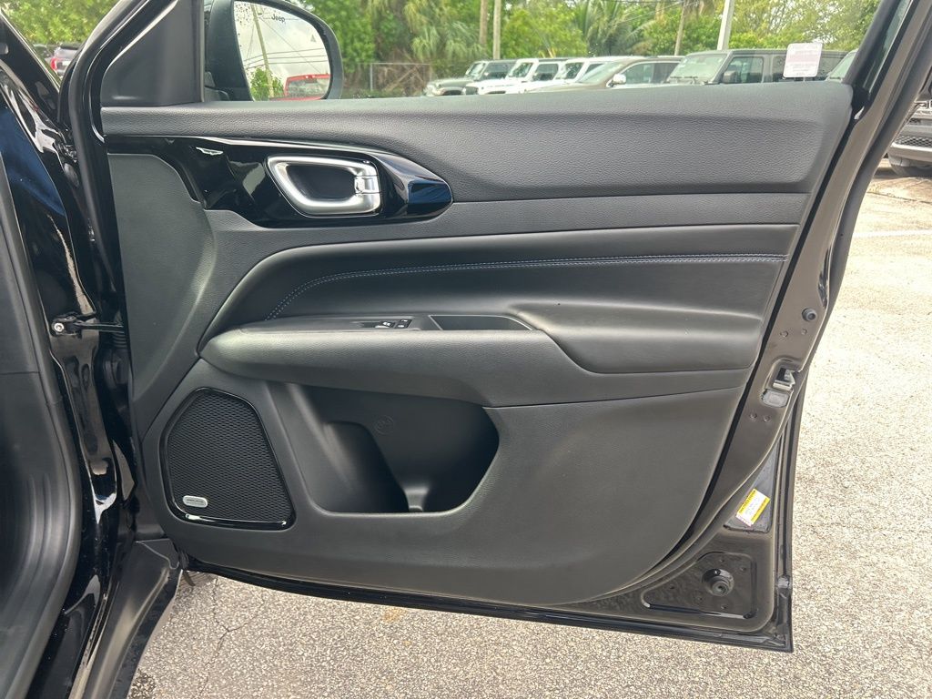 2025 Jeep Compass Latitude photo 22