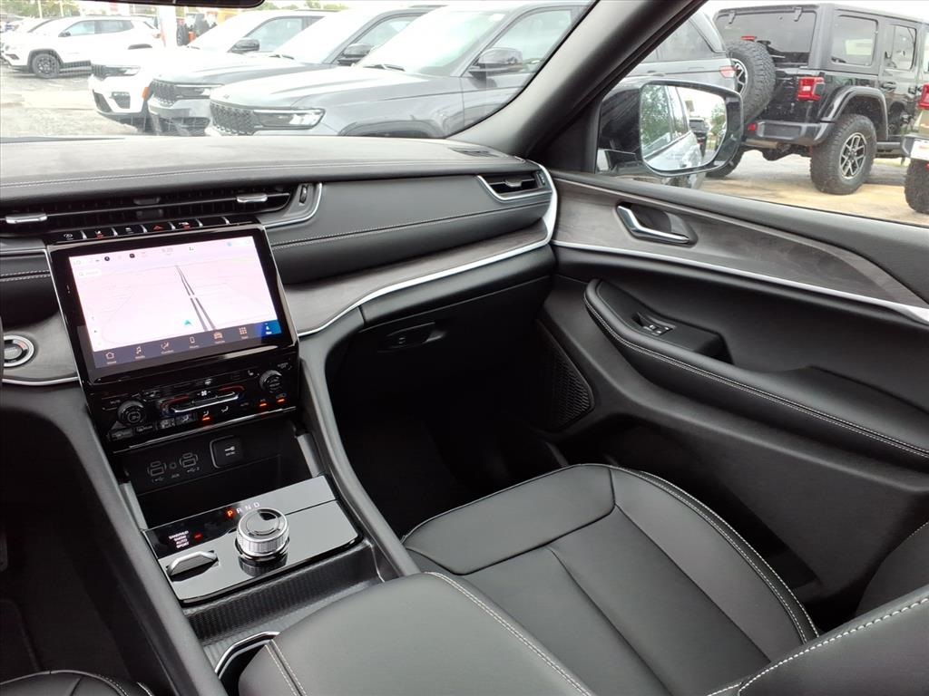 2025 Jeep Grand Cherokee Limited photo 13
