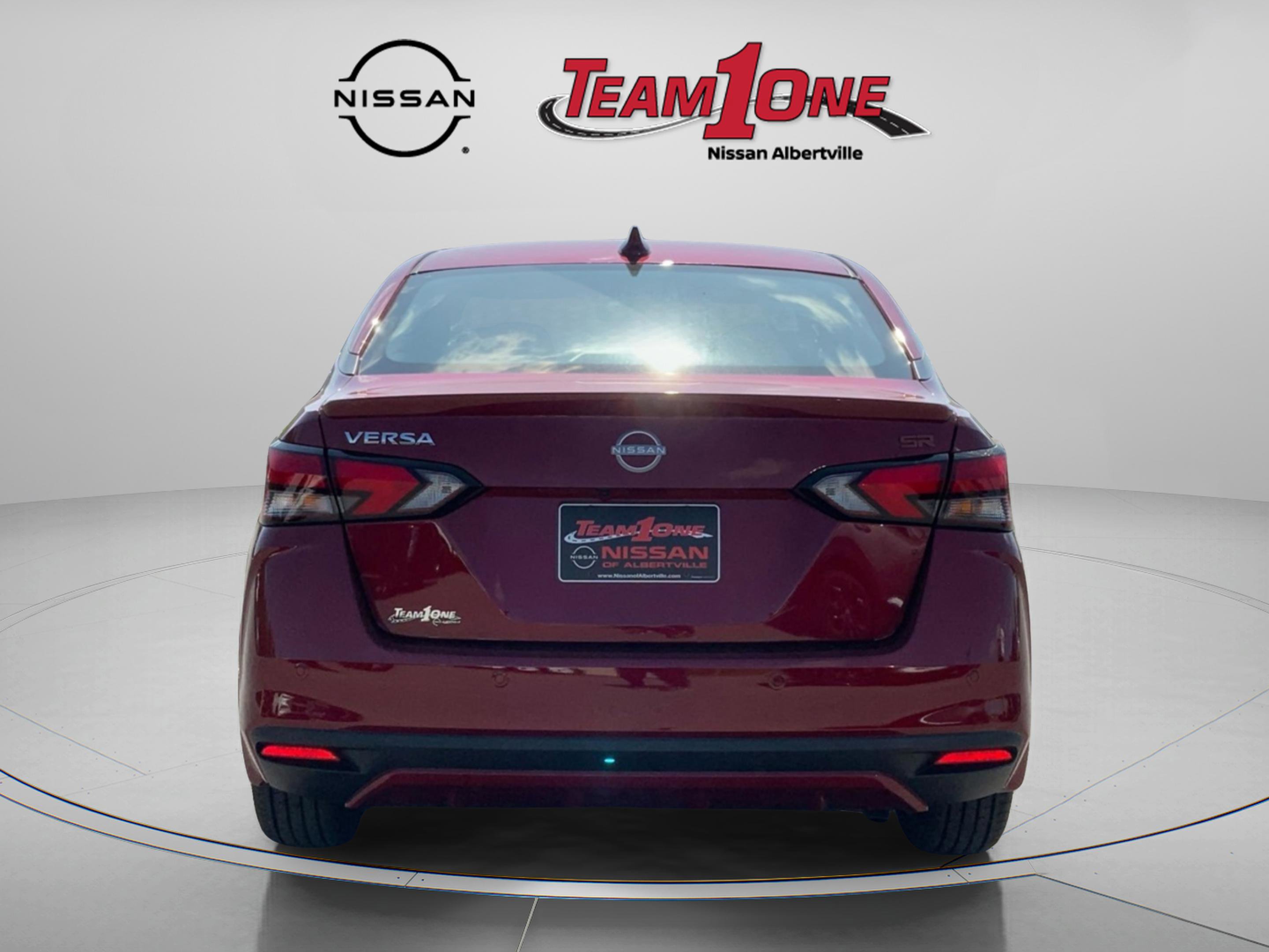 2025 Nissan Versa SR photo 4