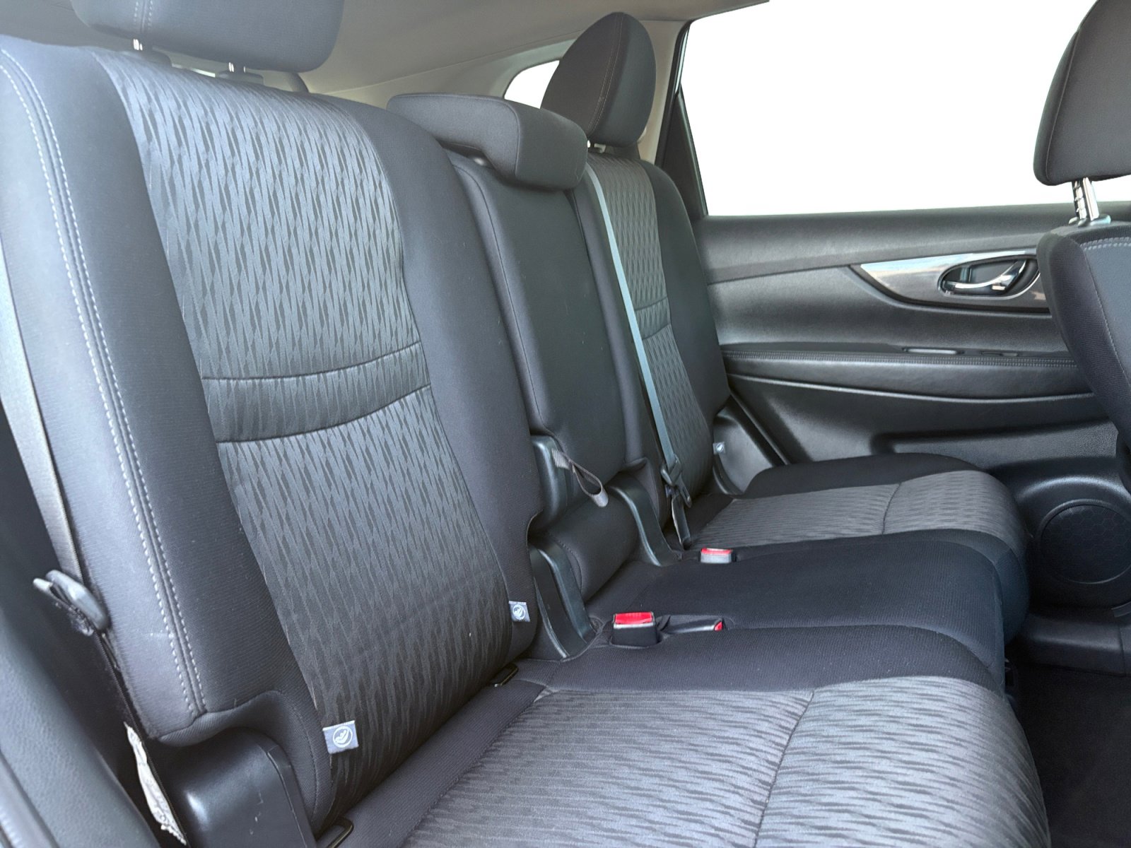 2020 Nissan Rogue SV photo 31