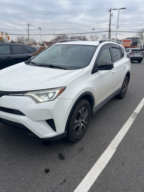 2018 Toyota RAV4 LE's photo