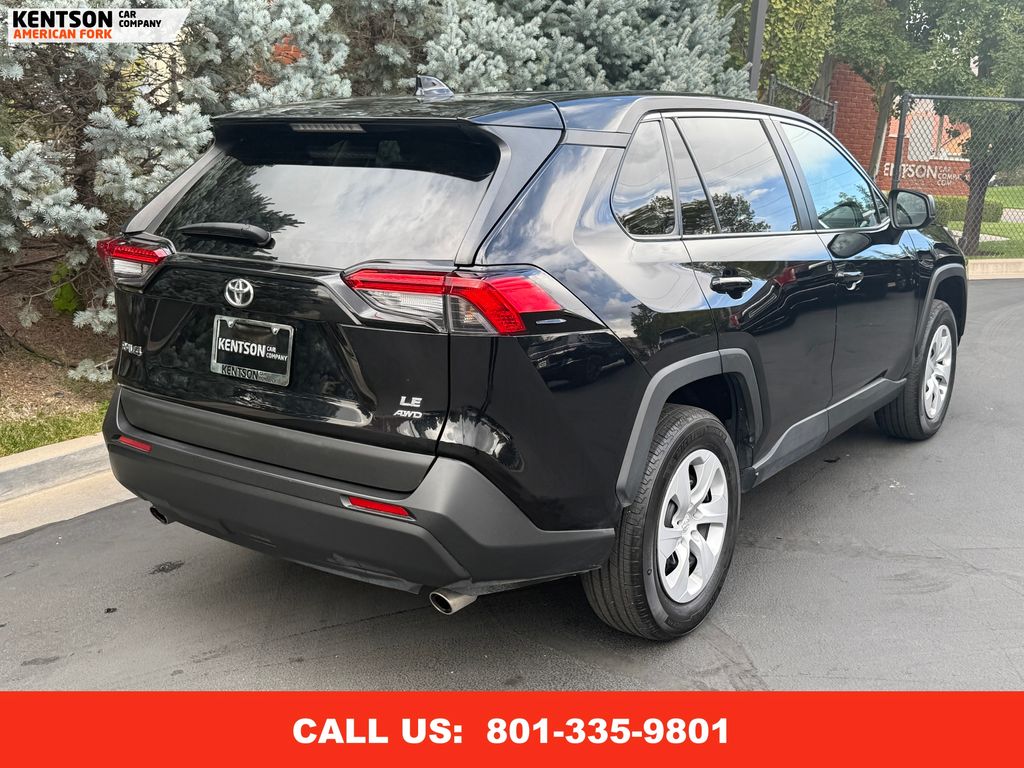 2024 Toyota RAV4 LE photo 6
