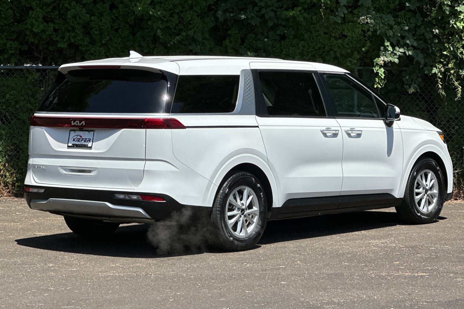 2024 Kia Carnival LX photo 4