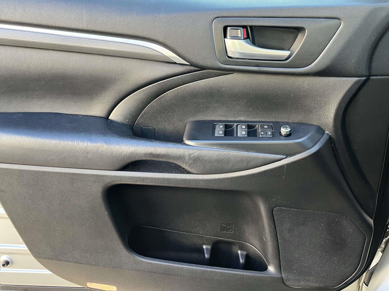 2018 Toyota Highlander SE photo 32