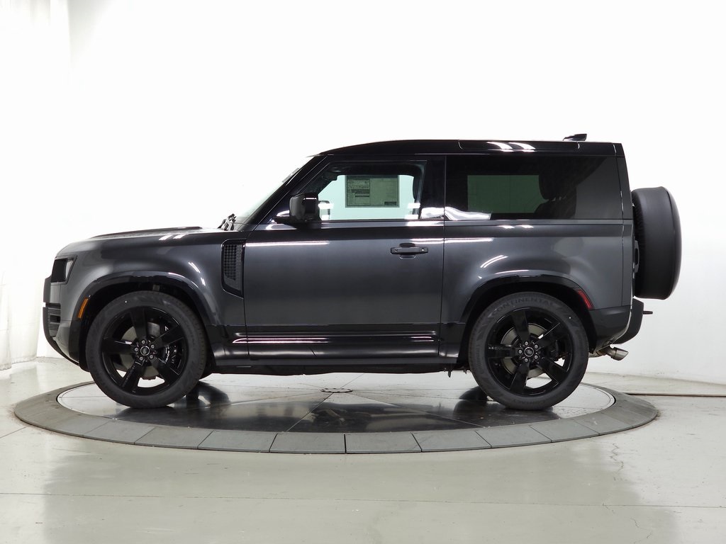 2025 Land Rover Defender 90 V8 photo 2