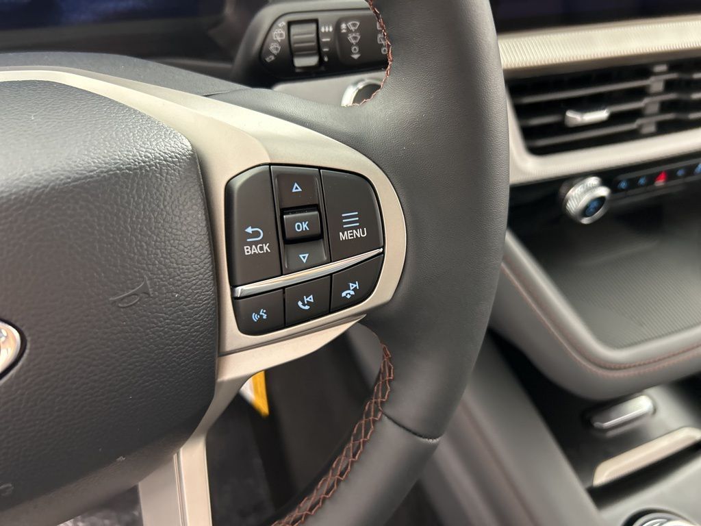 2025 Ford Explorer photo 13