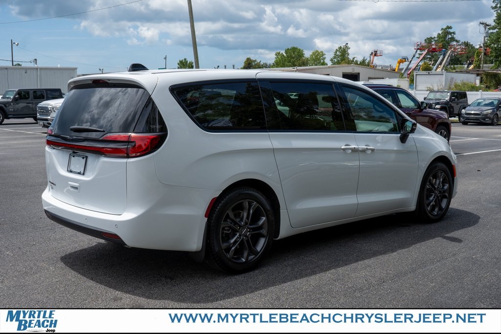 2026 Chrysler Pacifica photo 5