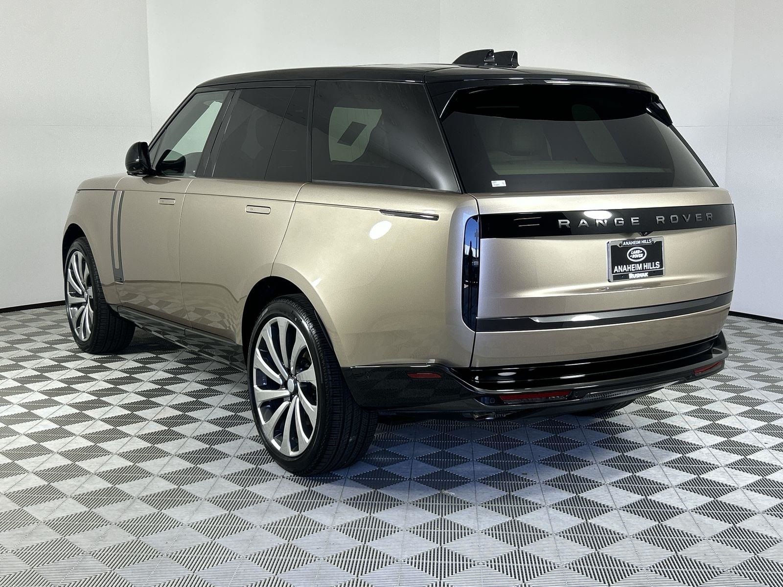 2025 Land Rover Range Rover Autobiography photo 3