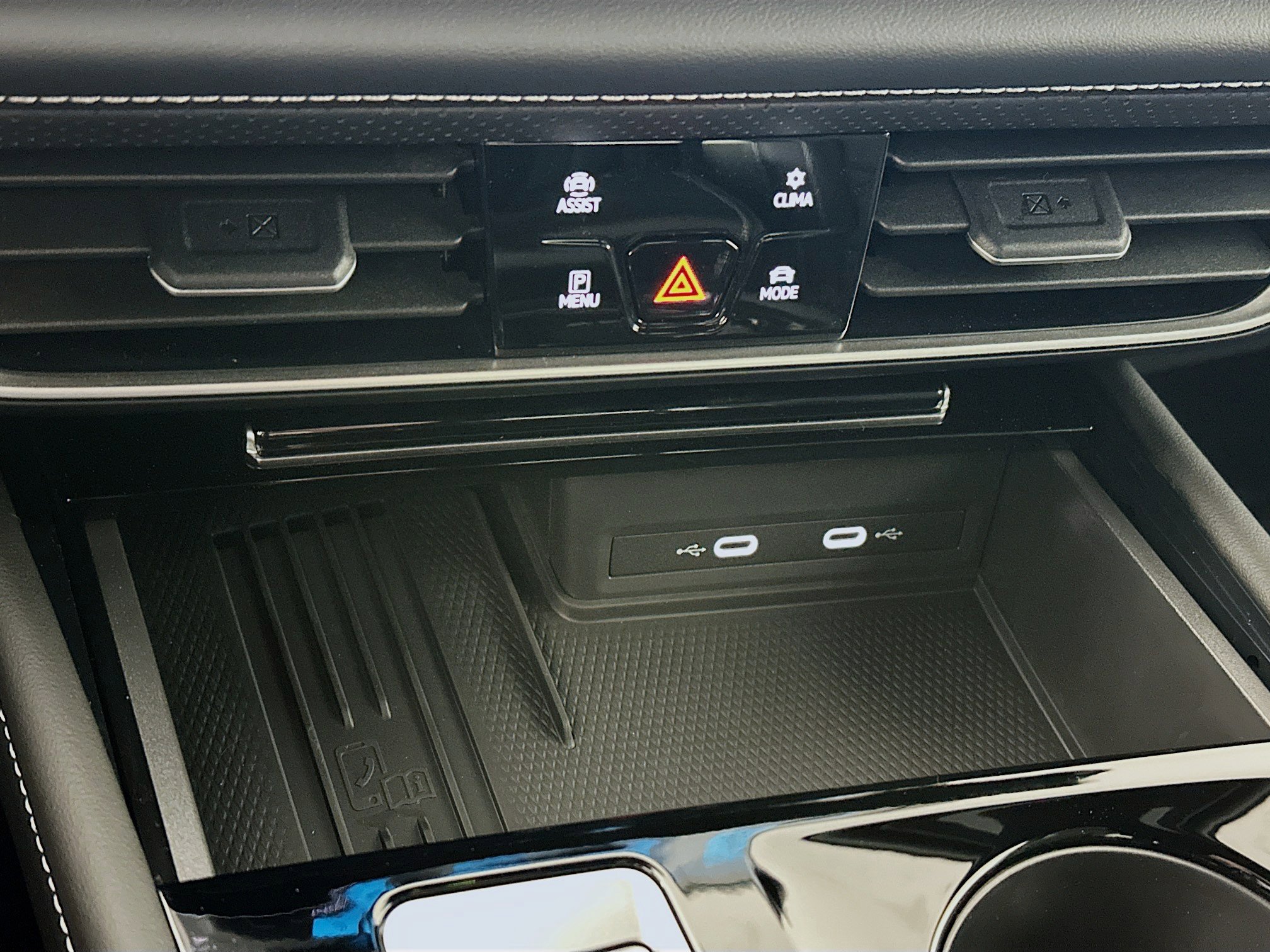 2025 Volkswagen Atlas Cross Sport SE Technology photo 15