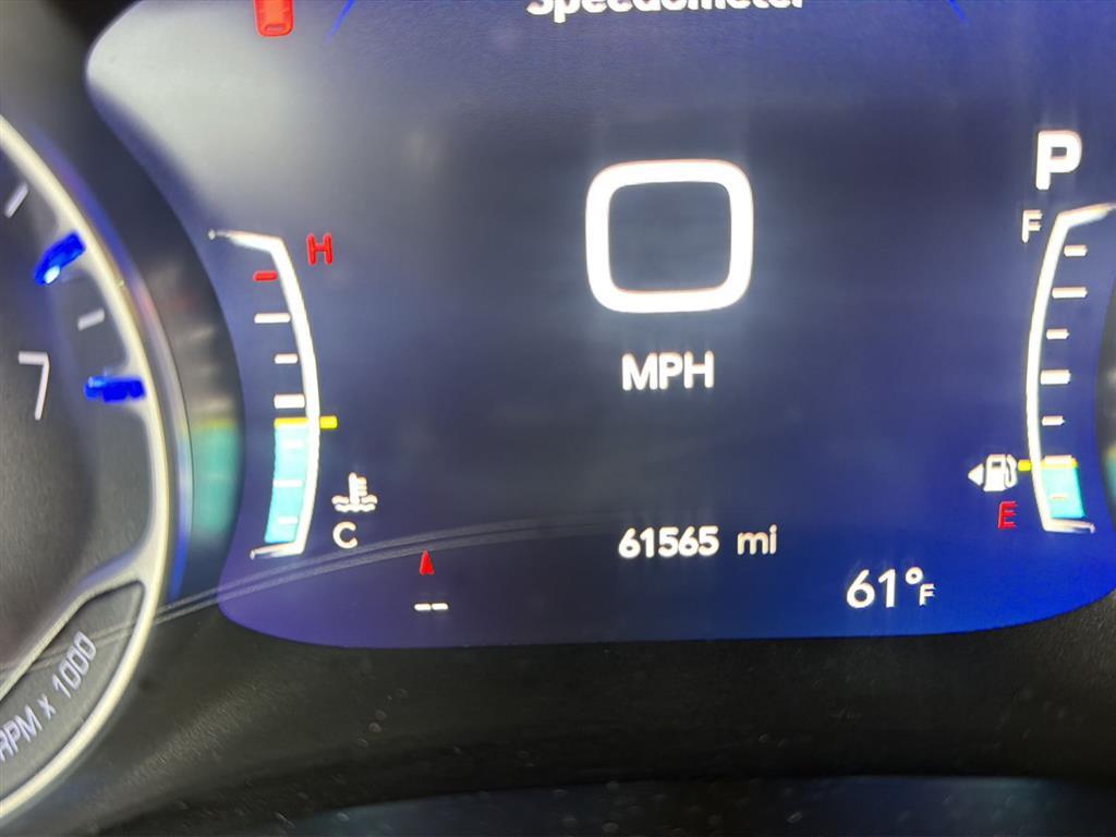 2024 Chrysler Pacifica Touring L's photo