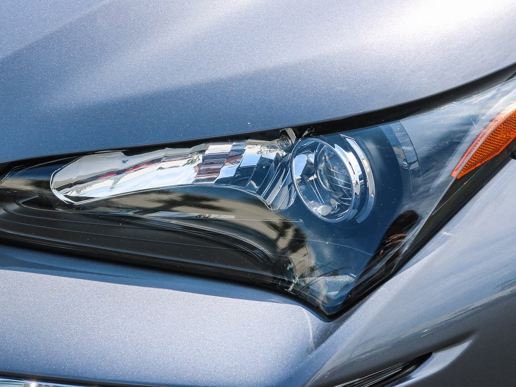 2016 Lexus NX 200t Luxury photo 4