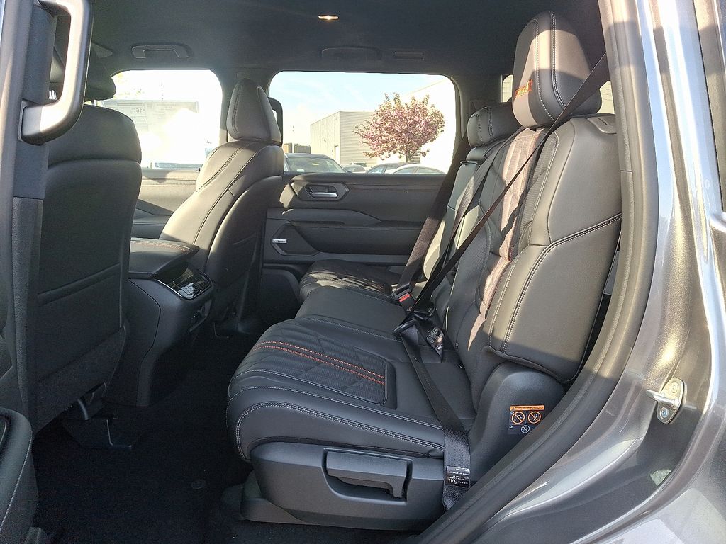 2025 Nissan Armada photo 4