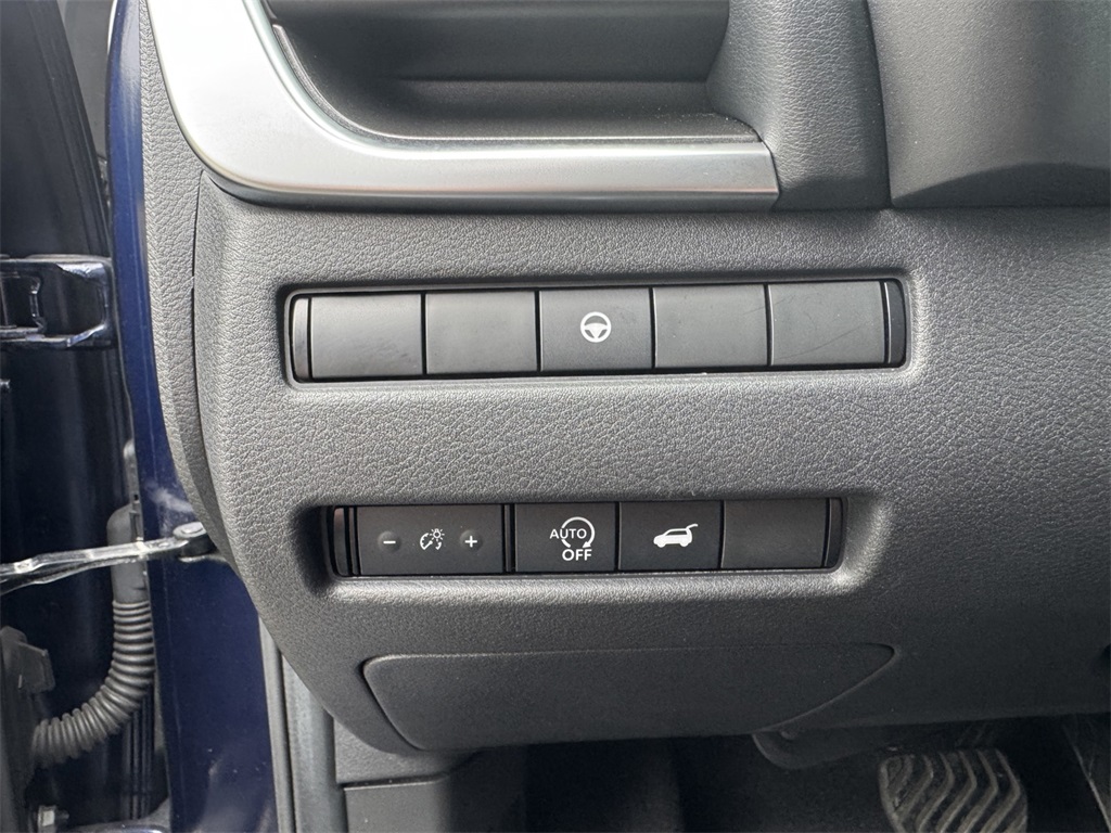 2024 Nissan Rogue SV photo 18