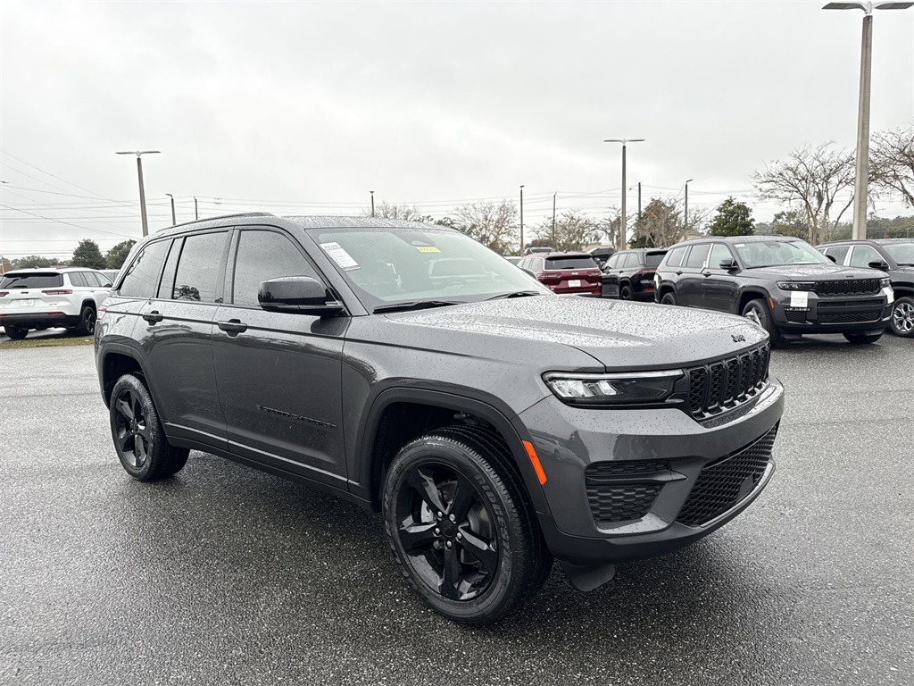 2025 Jeep Grand Cherokee Altitude's photo