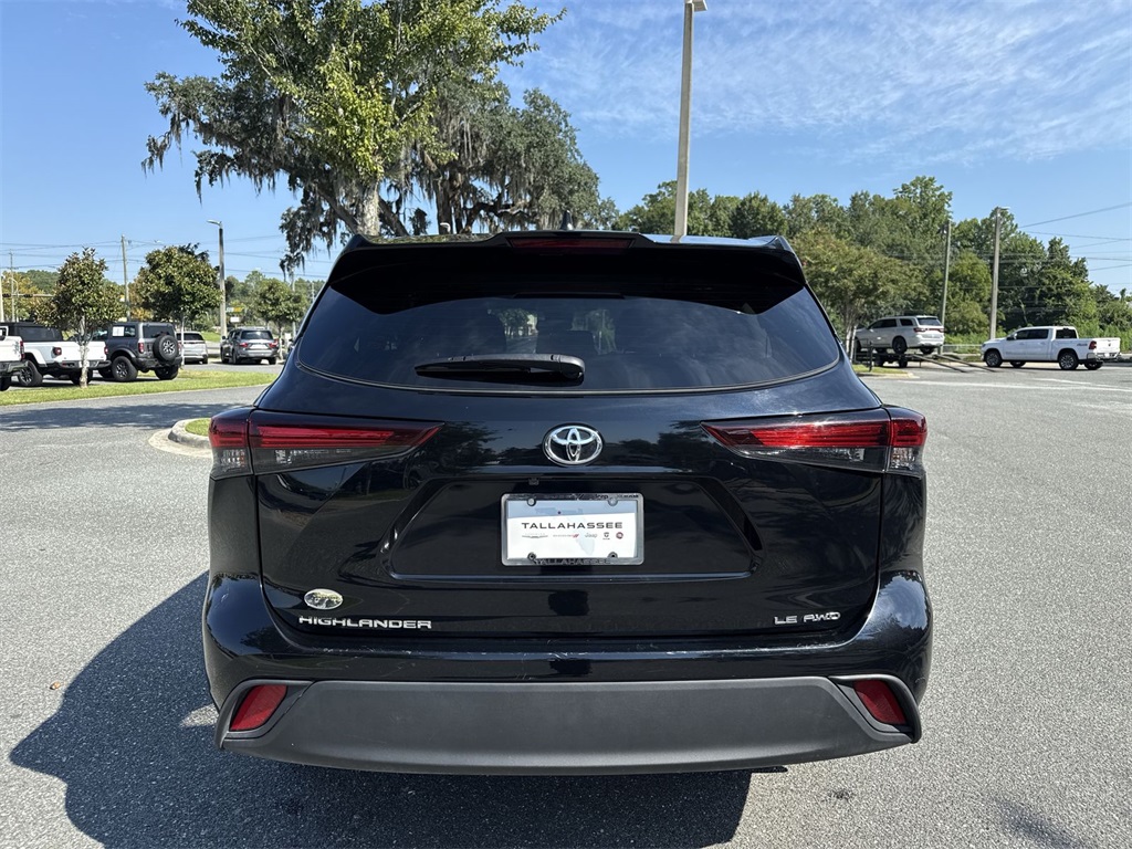2024 Toyota Highlander LE photo 4