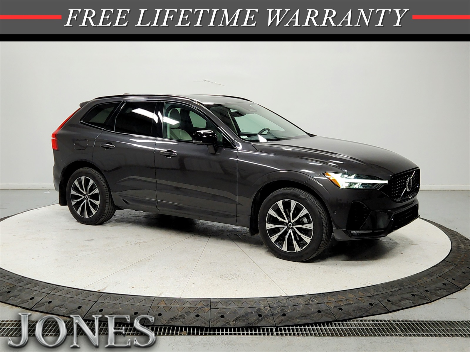 2024 Volvo XC60 Plus's photo