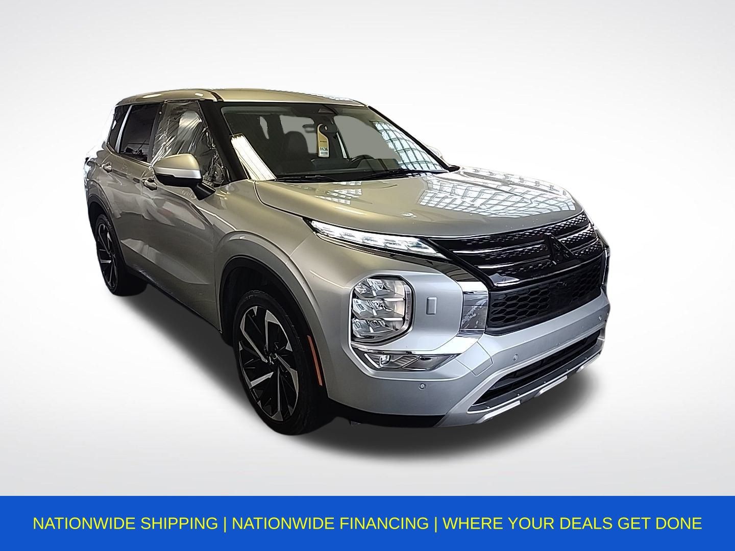 2023 Mitsubishi Outlander SE's photo