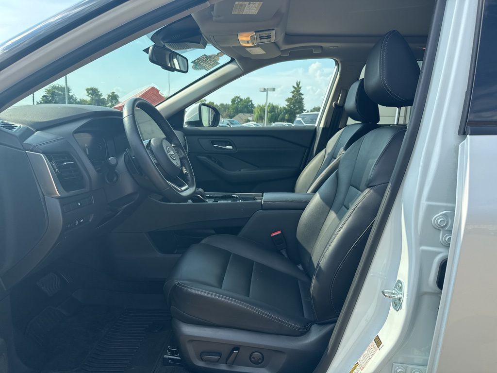 2024 Nissan Rogue SL photo 6