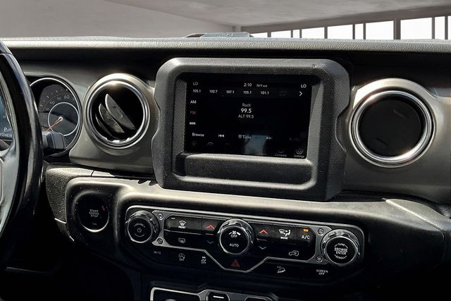 2020 Jeep Wrangler Unlimited Sahara photo 7