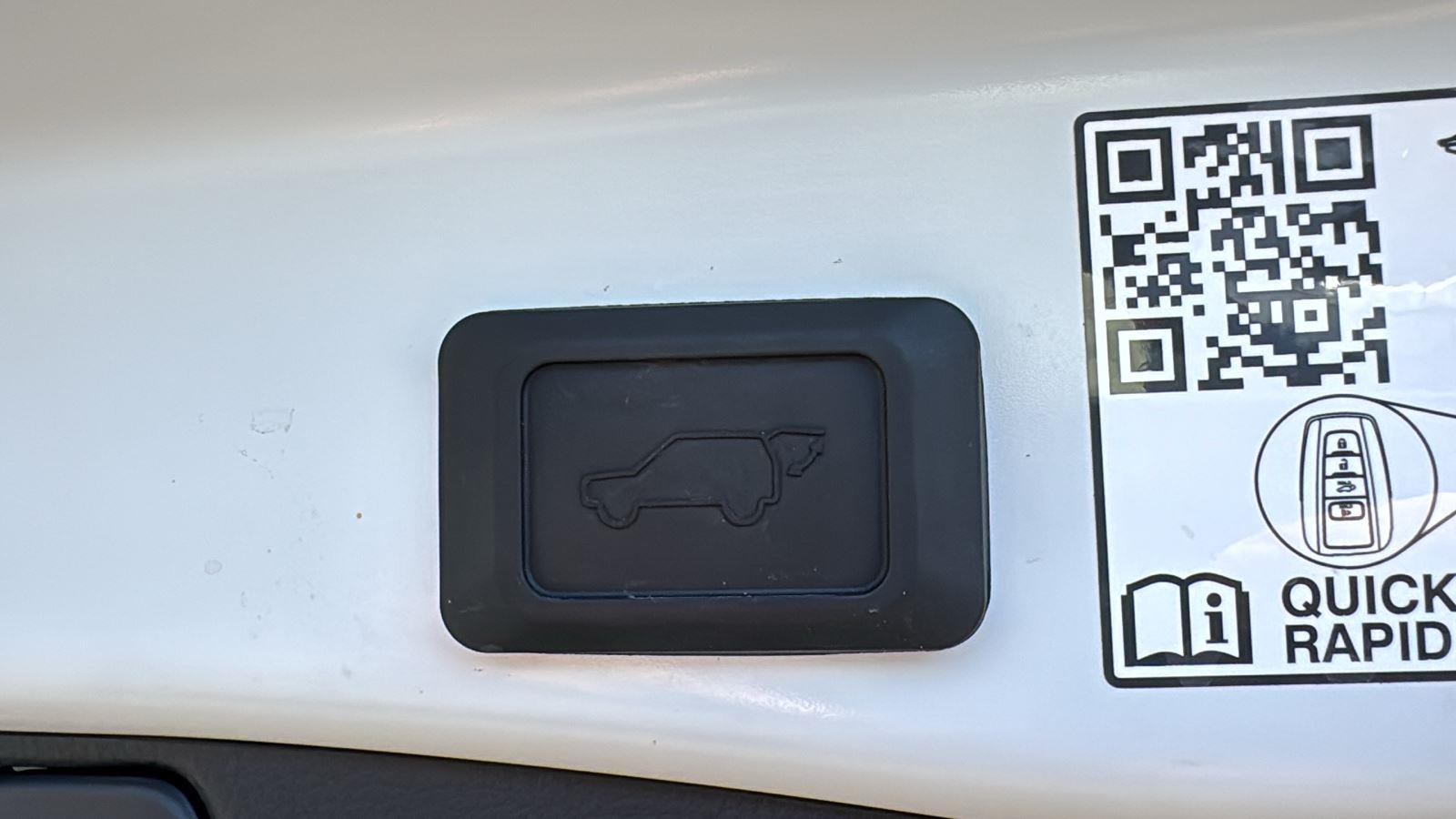 2024 Toyota RAV4 Hybrid XSE photo 30