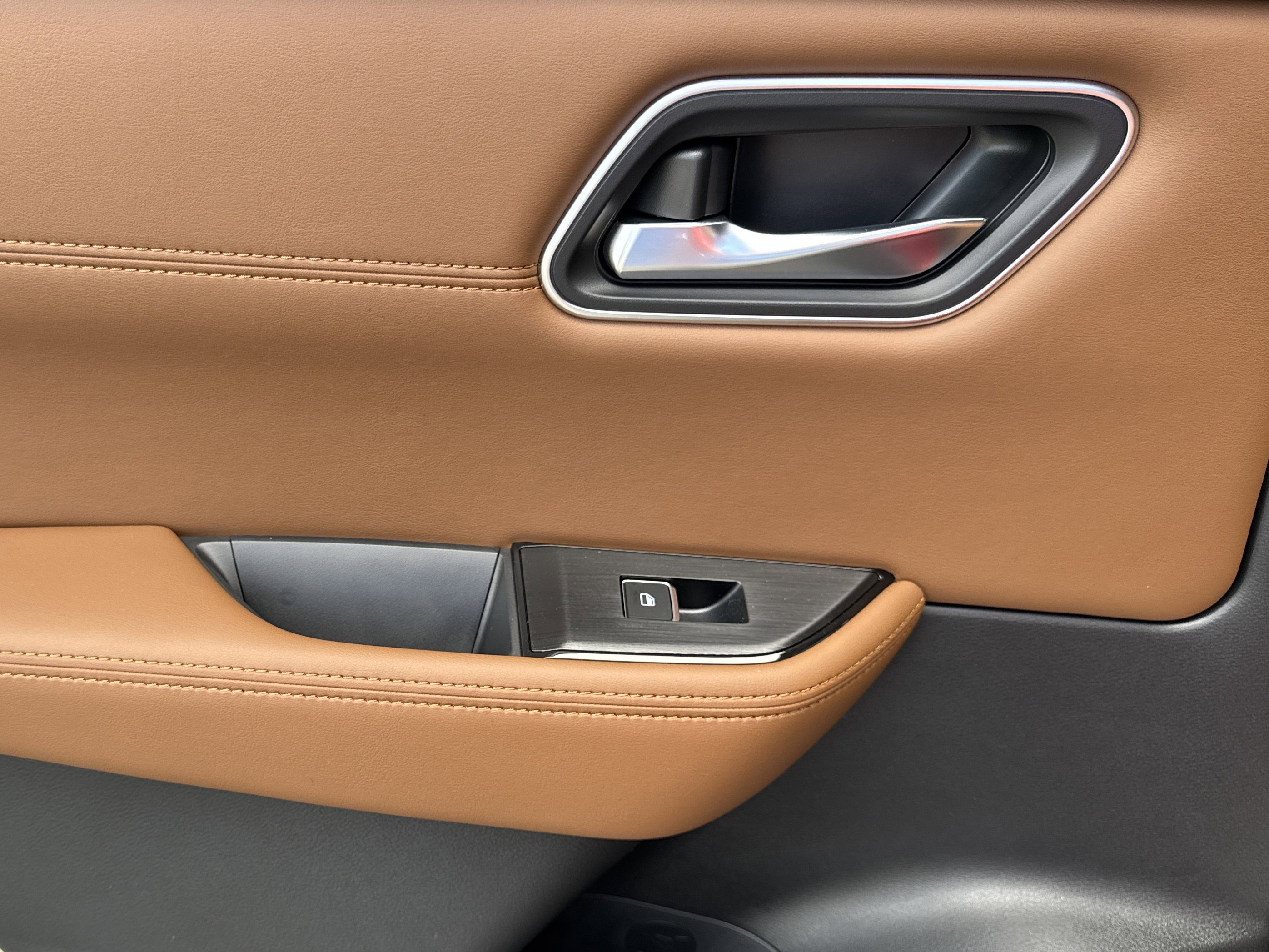 2026 Nissan Rogue Platinum photo 3