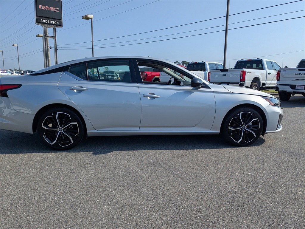 2024 Nissan Altima 2.5 SR photo 2
