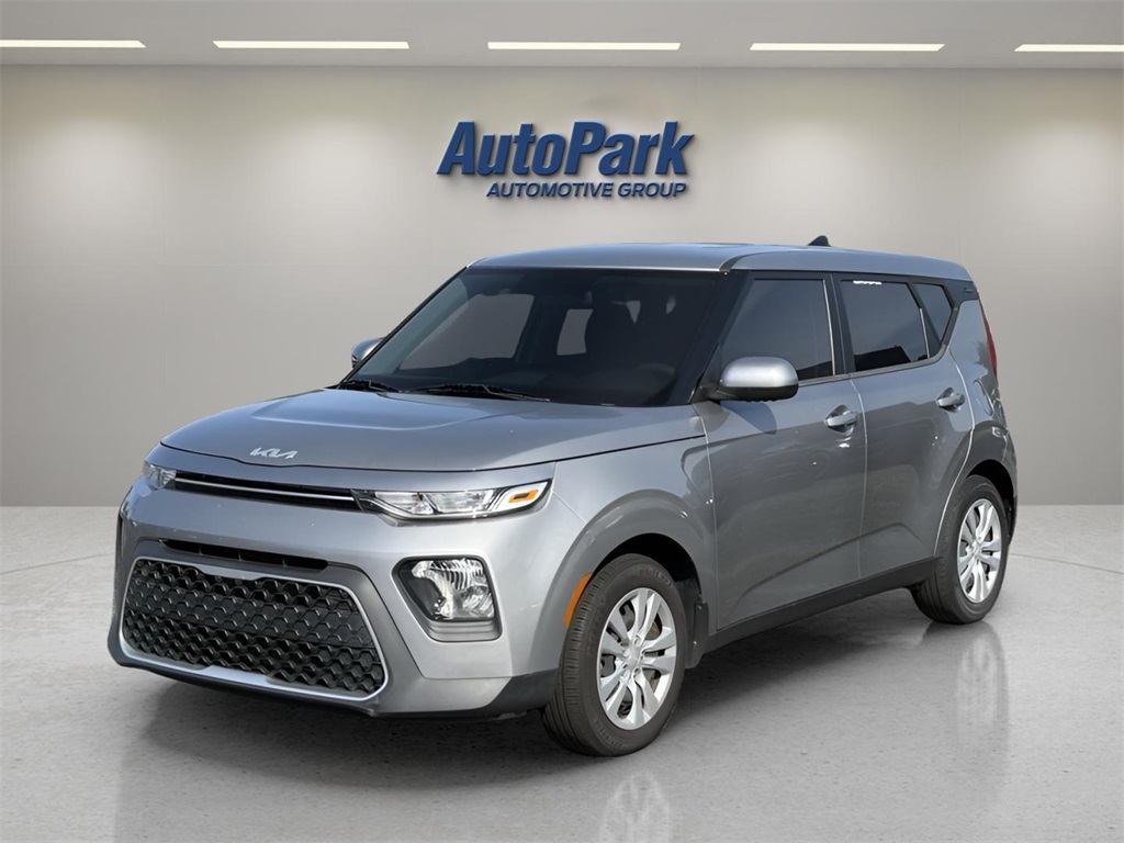 2022 Kia Soul LX photo 2