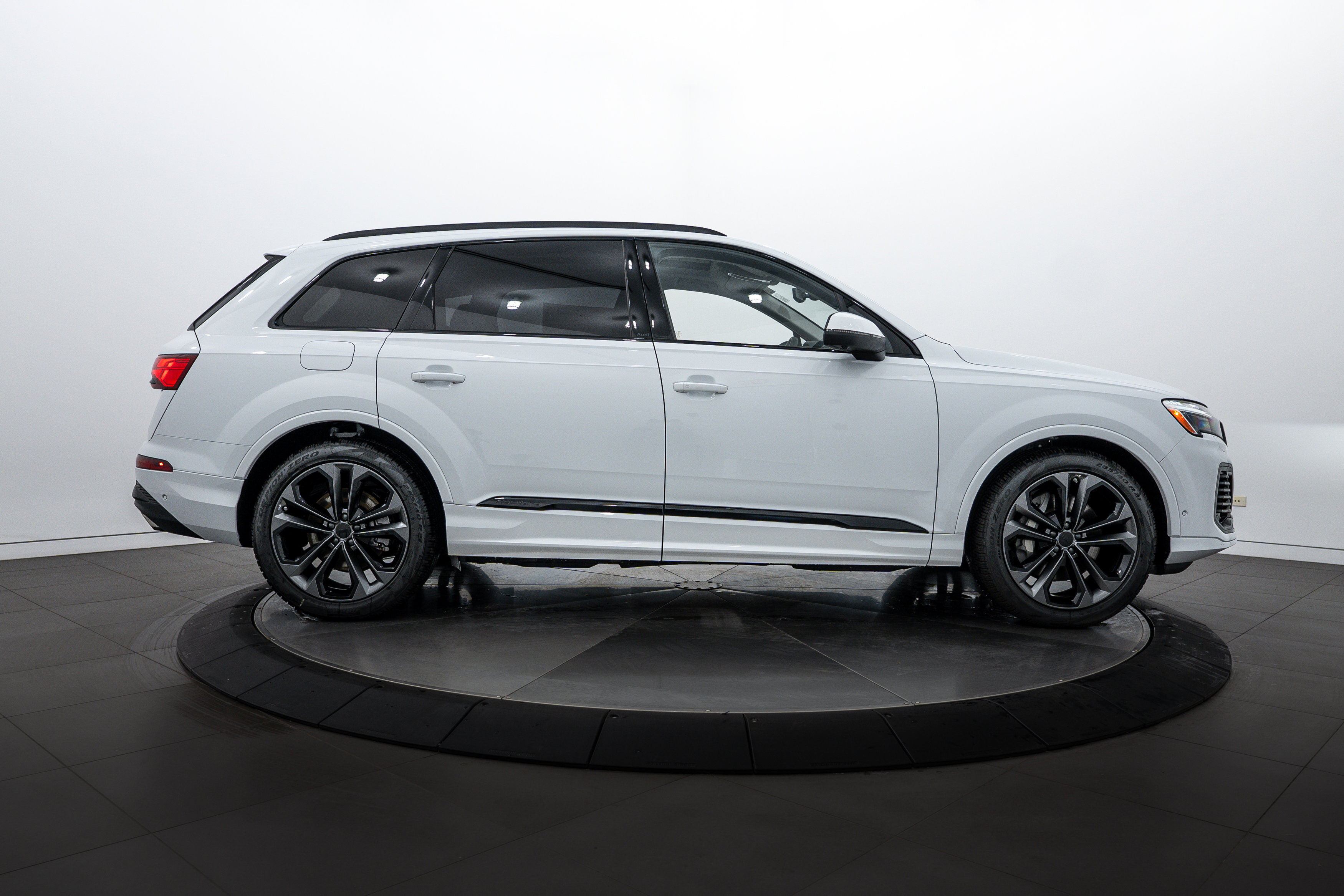 2026 Audi Q7 Premium Plus photo 3