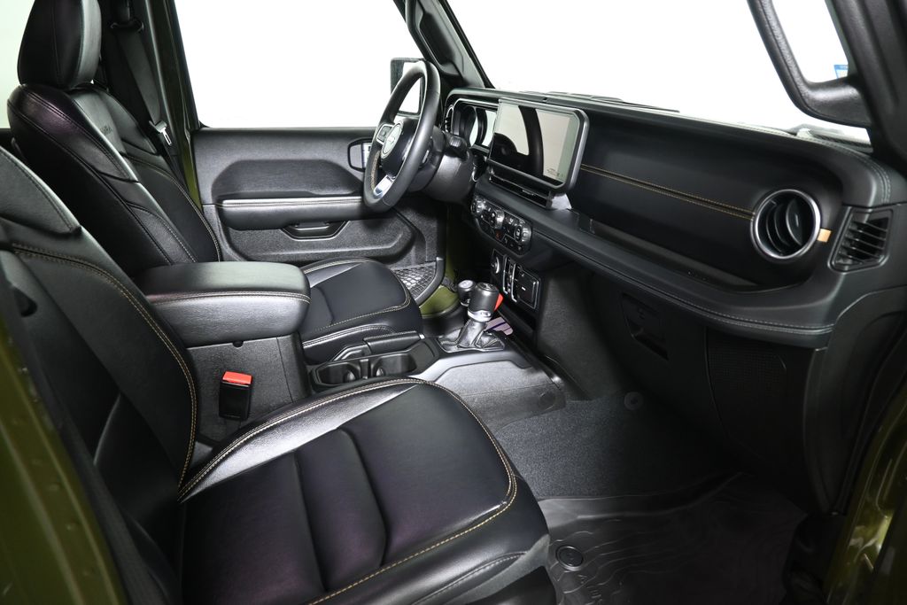2024 Jeep Wrangler Sahara photo 28