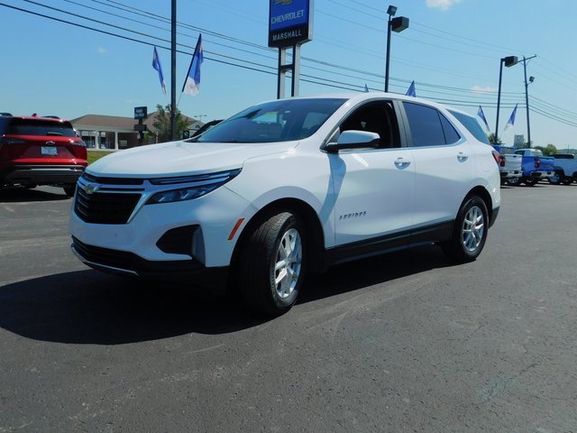 2022 Chevrolet Equinox LT photo 2