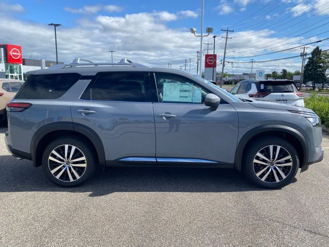 2025 Nissan Pathfinder Platinum photo 2