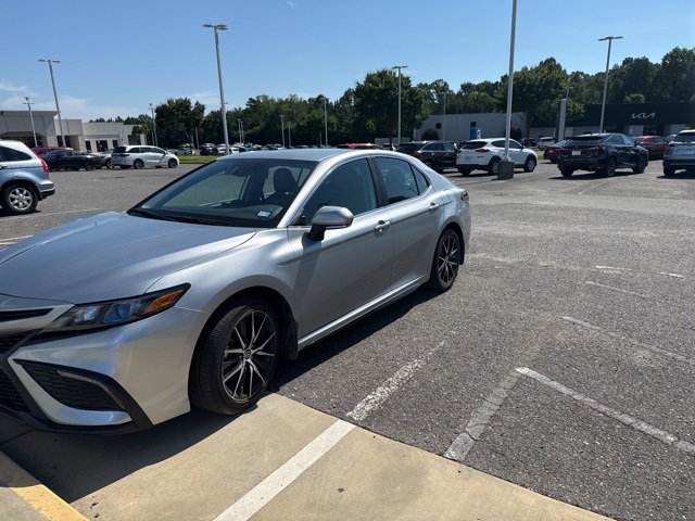 2024 Toyota Camry SE photo 6