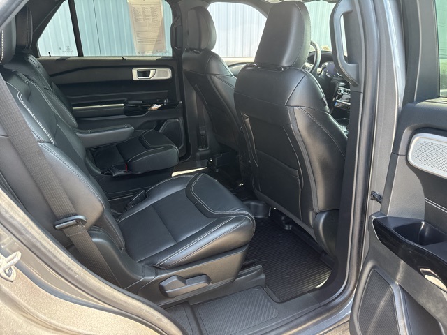 2022 Ford Explorer ST photo 3