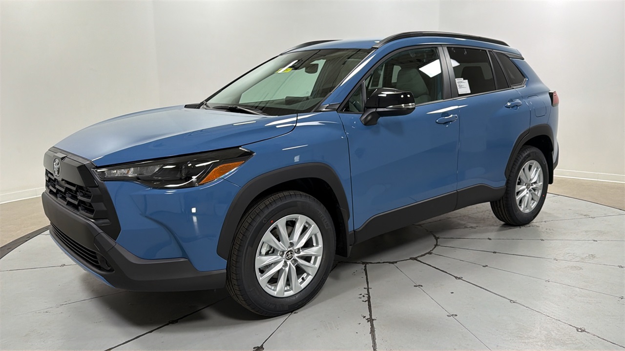 2026 Toyota Corolla Cross LE's photo