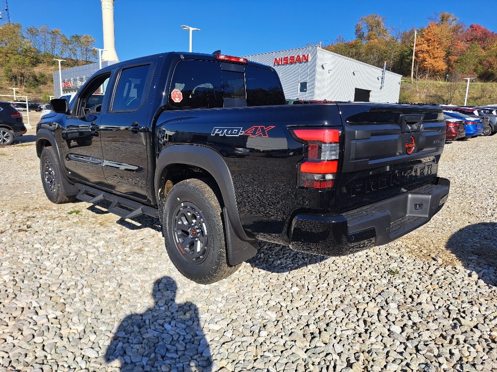 2025 Nissan Frontier PRO-4X photo 3