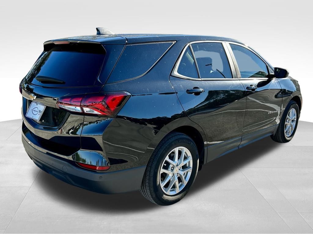 2022 Chevrolet Equinox LS photo 4