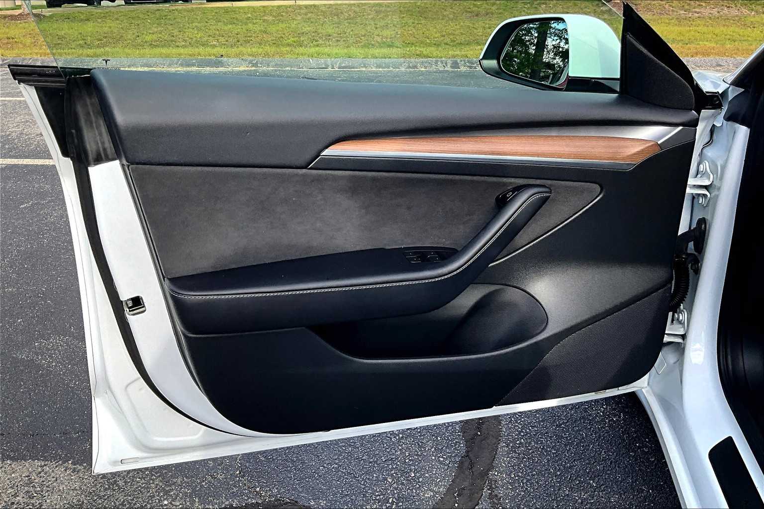 2022 Tesla Model 3 Long Range photo 18
