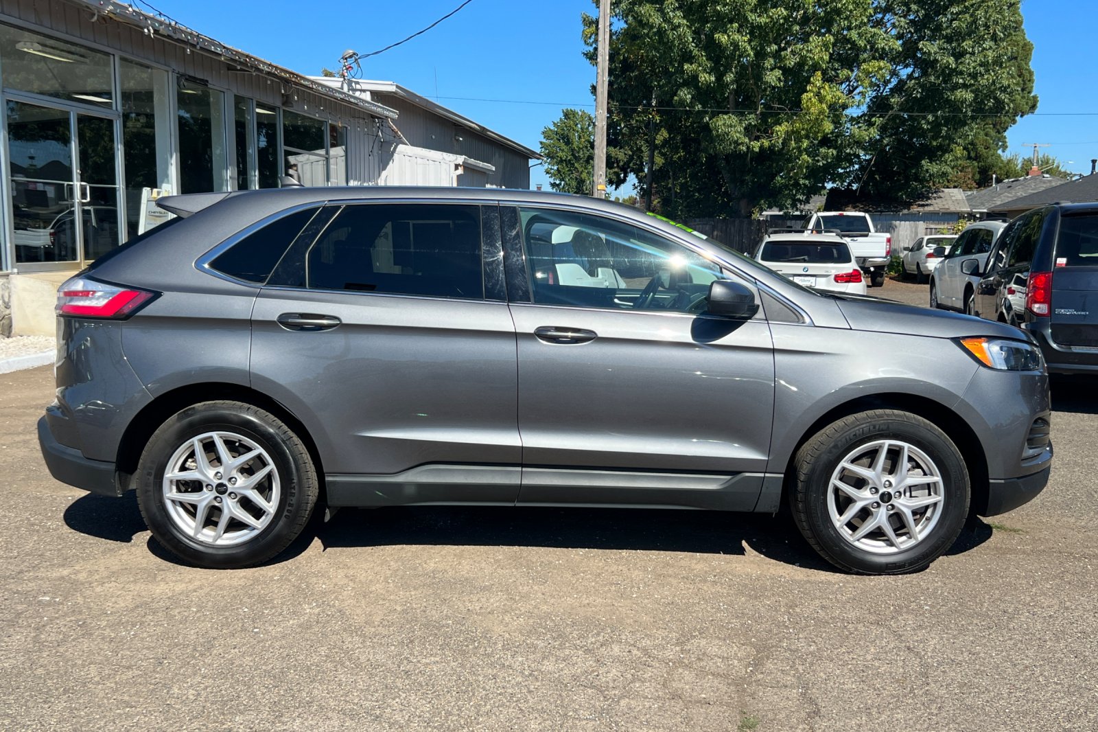 2023 Ford Edge SEL photo 2